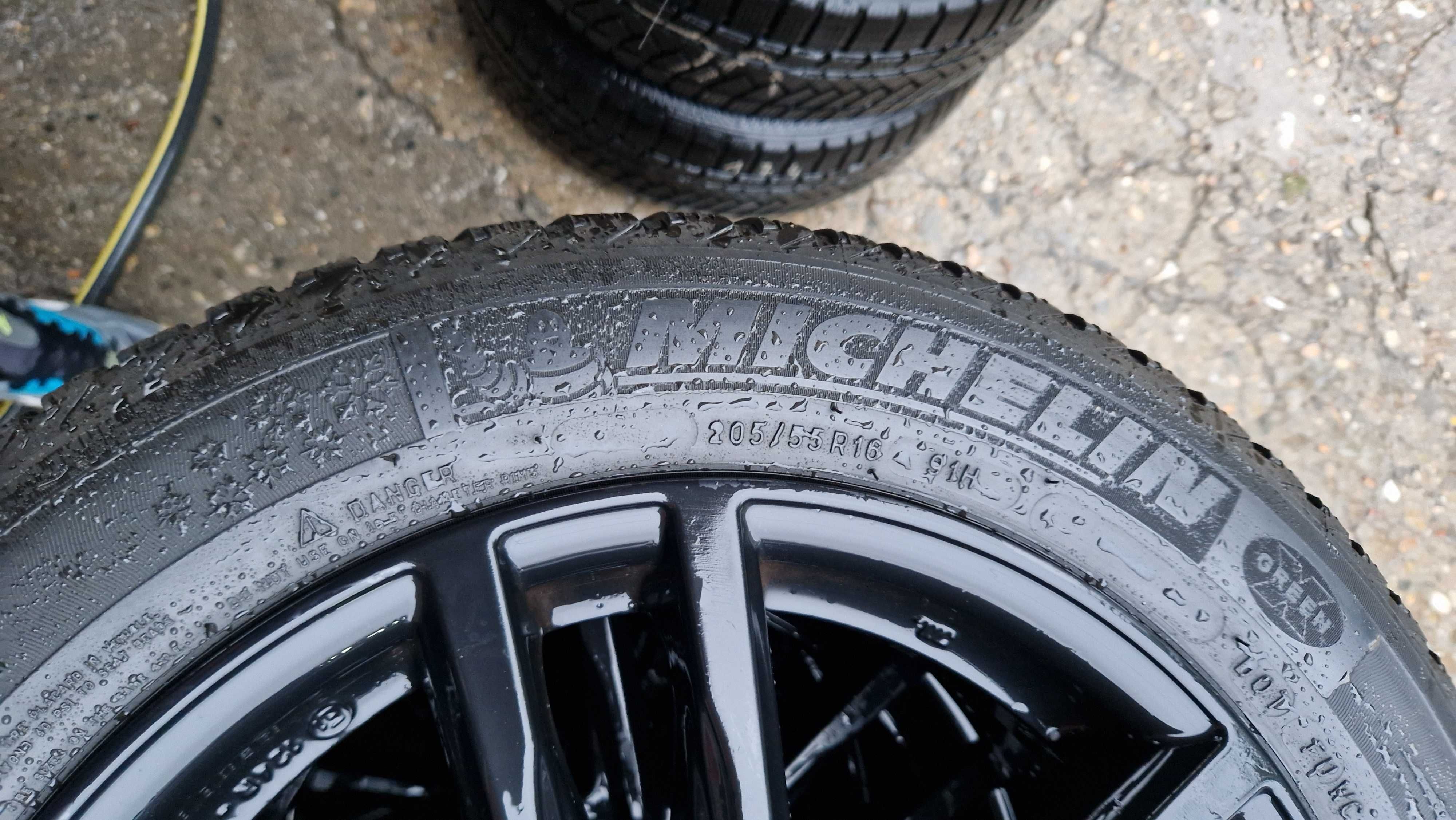 VW,VAG GRUP джанти със зимни гуми 205/55/16 7J×16 ET52 5×112 + сензори