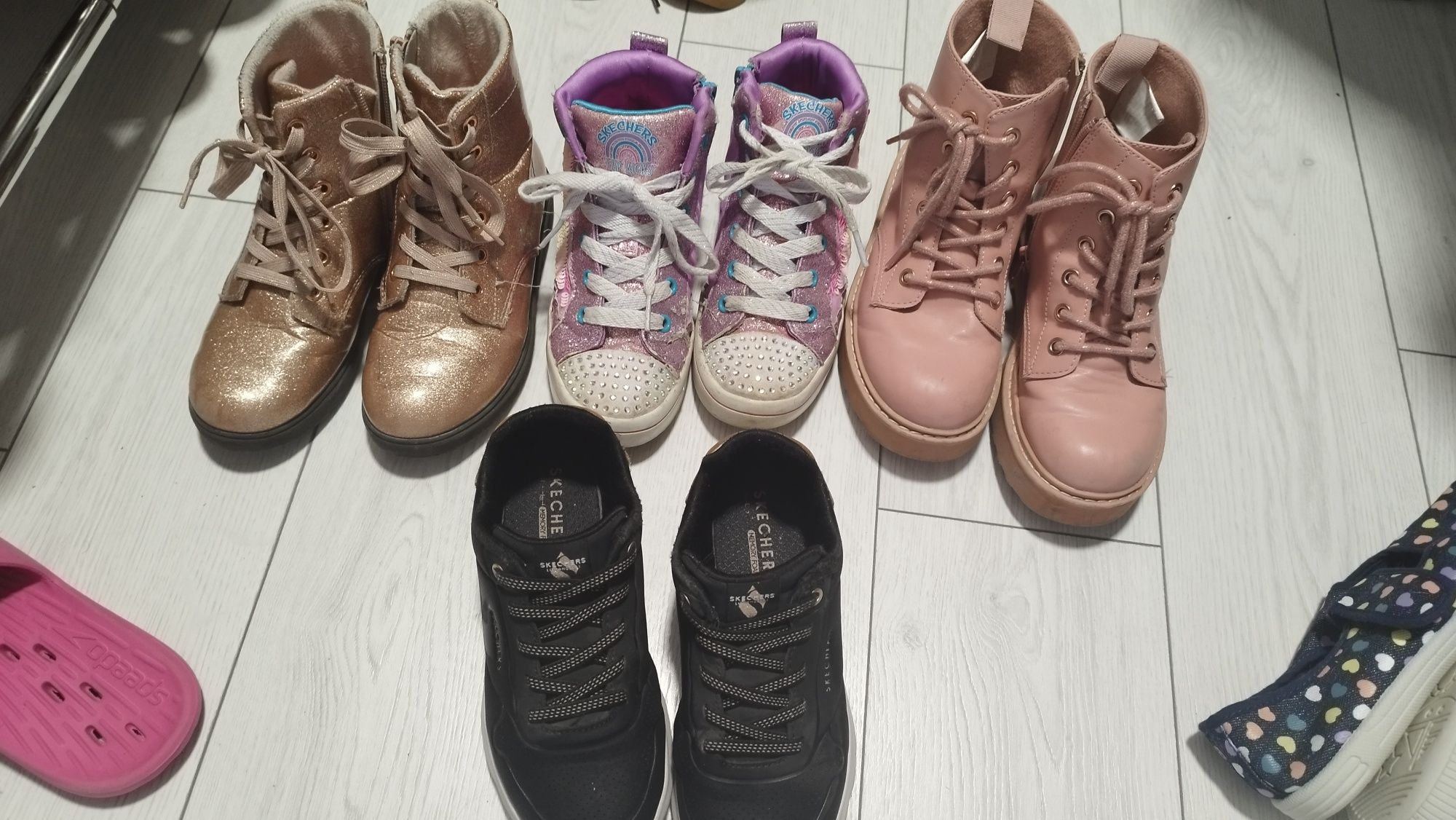 Skechers. H&m 31, 32 33