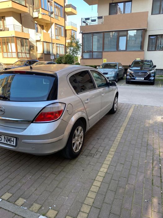 opel astra h 1.6 beznina an 2005 merge si arata foarte bine