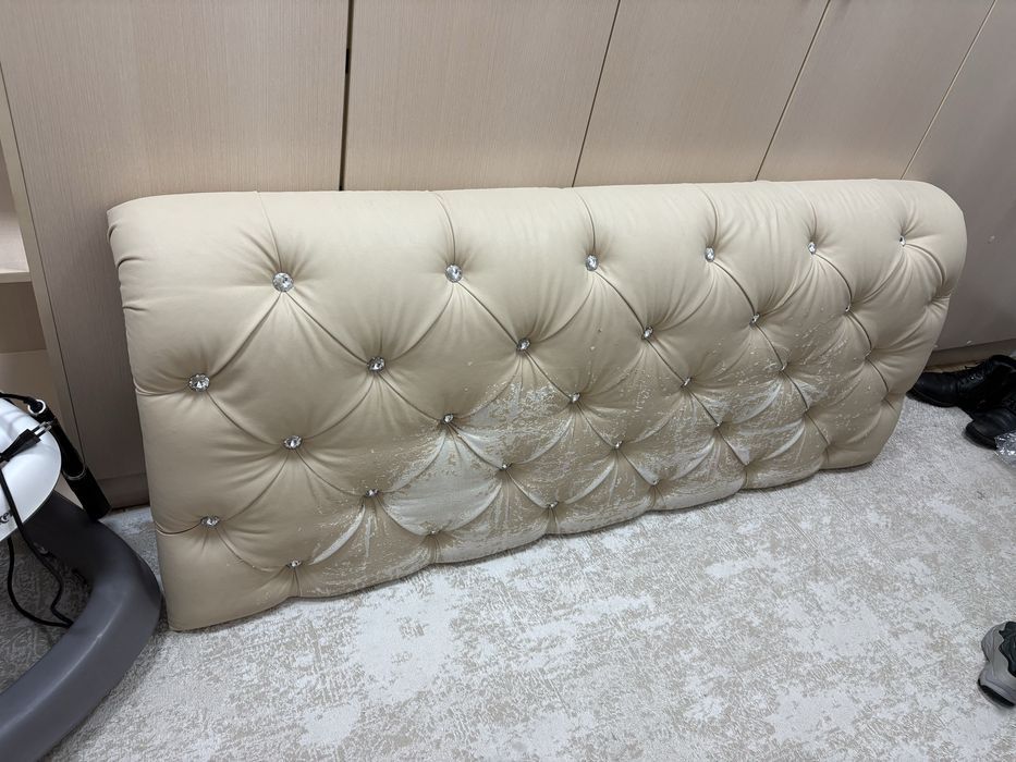 Изголовье кровати