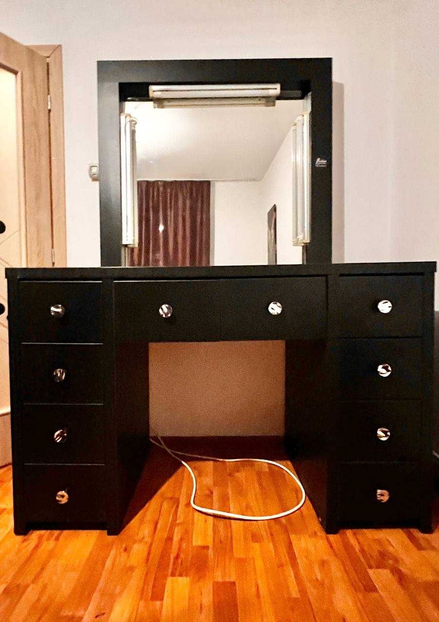 Masă de machiaj / coafor, LED, priză si Scaun inclus