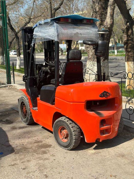 Сдаётся  Вилочные погрузчики марки Hangcha JTC 3,5 т,  4,5 м. Автомат,