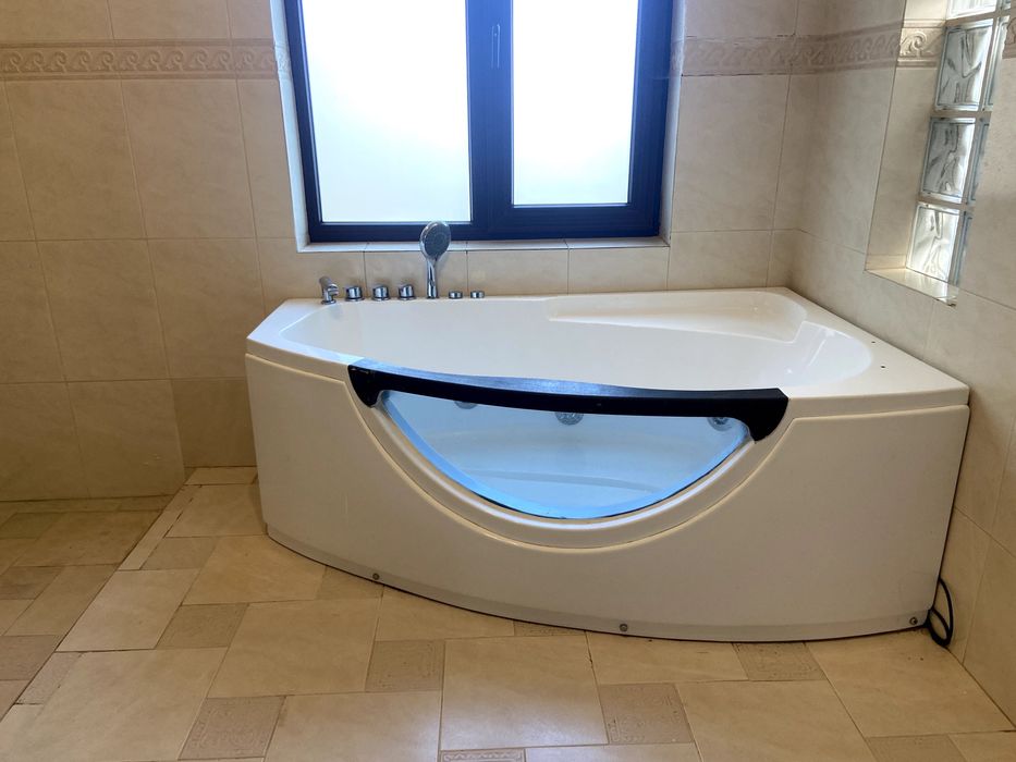 Cada pe colt cu hidromasaj 160x96cm