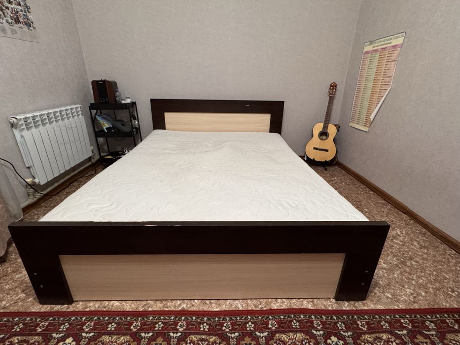 Кровать с матрасом