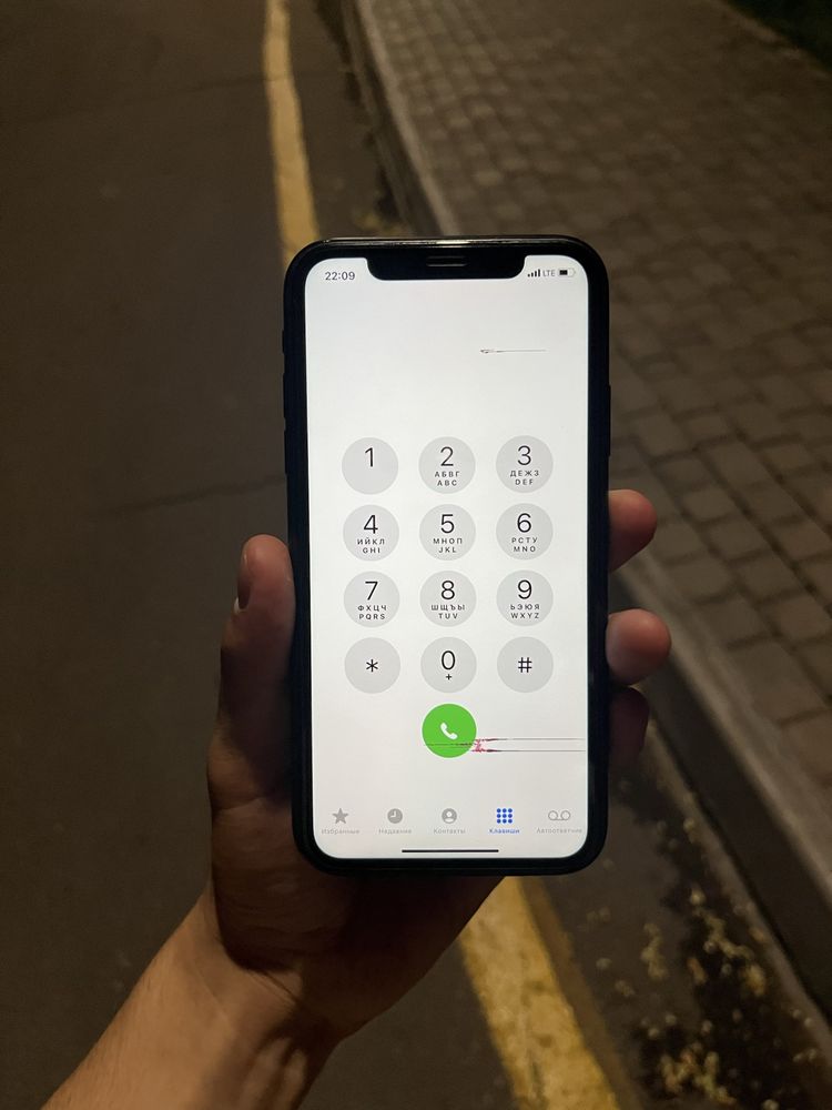 iPhone XR   black