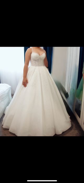 Vând rochie de mireasă tip prințesă