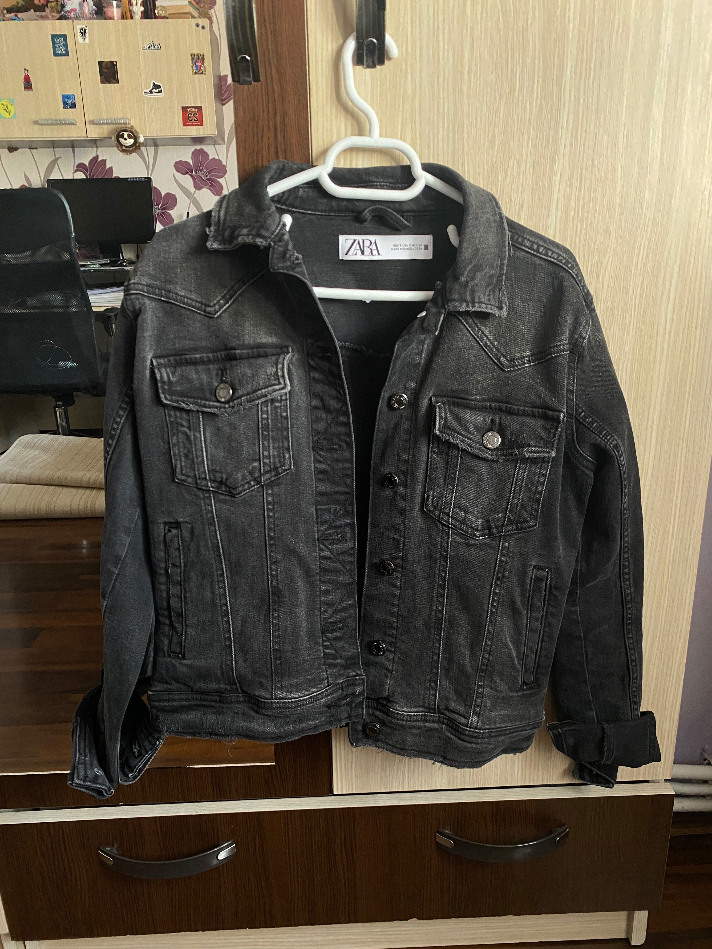 Jacheta neagra de blugi