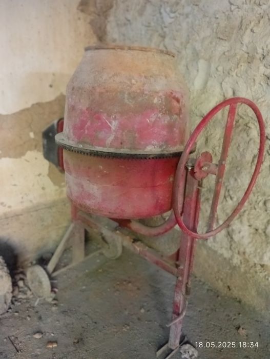 Бетонамешалка...