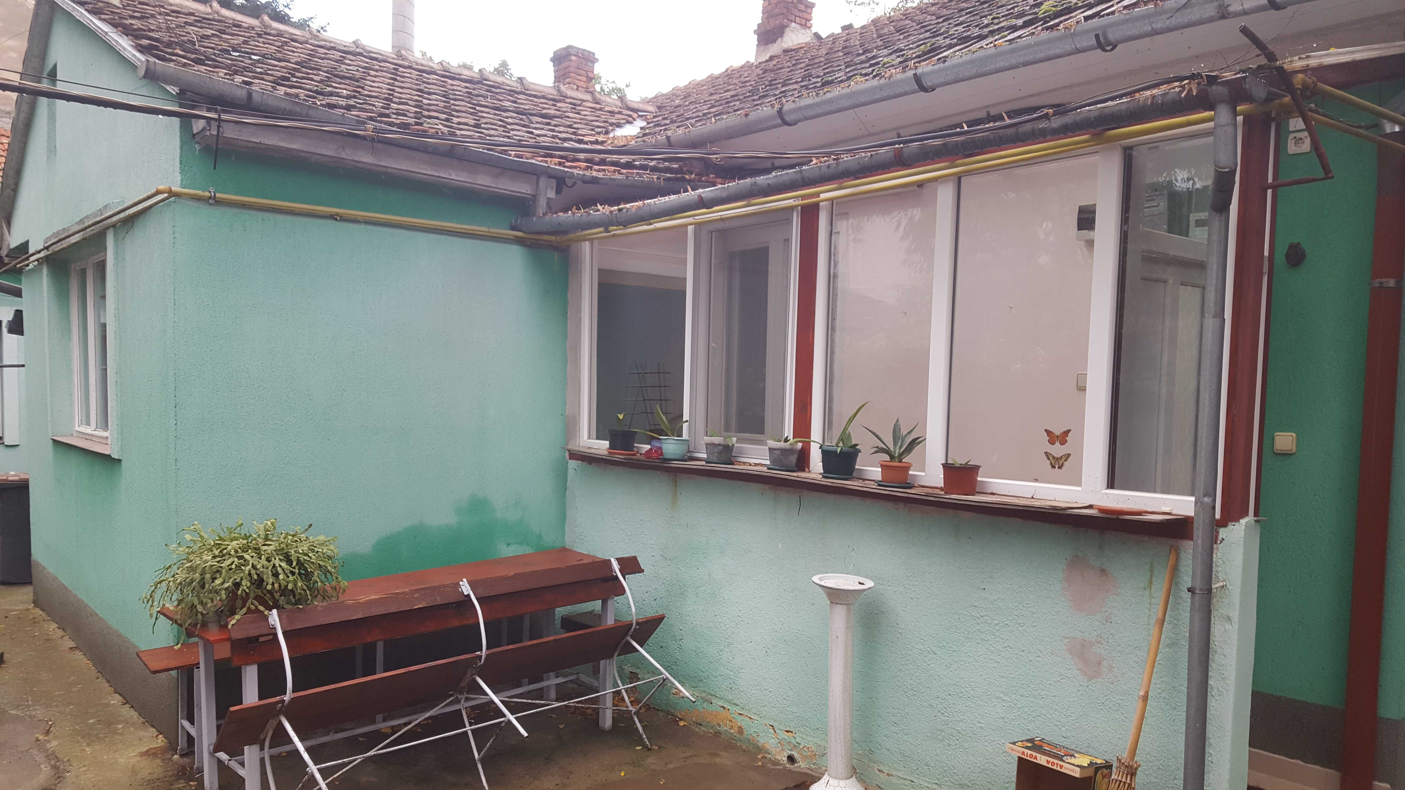 De vanzare casa,3 camere,garaj,curte,anexe,curent trifazic.