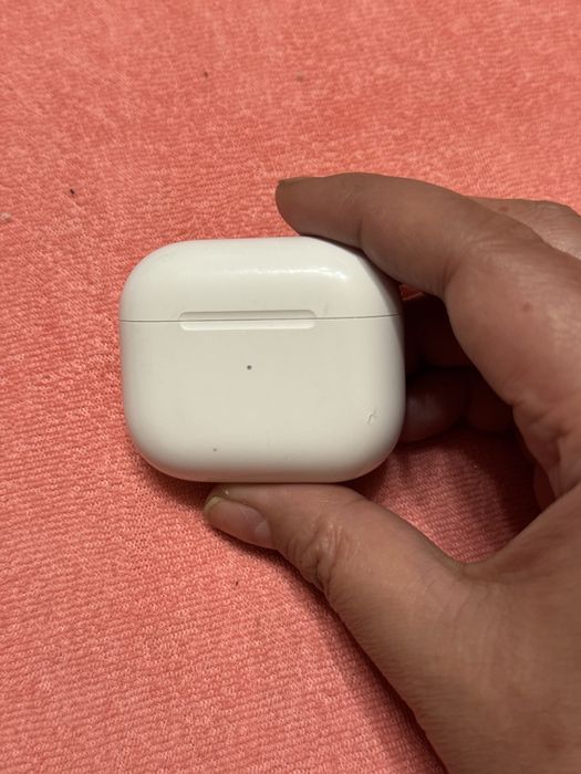 Продаю наушники название модели Apple AirPods