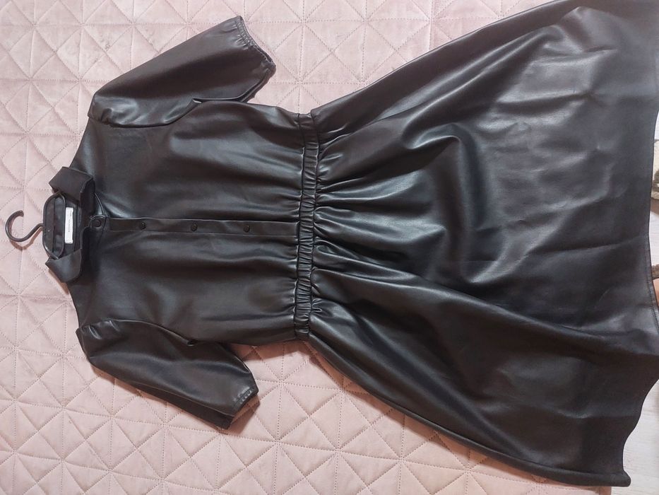 Кожена рокля- Reserved