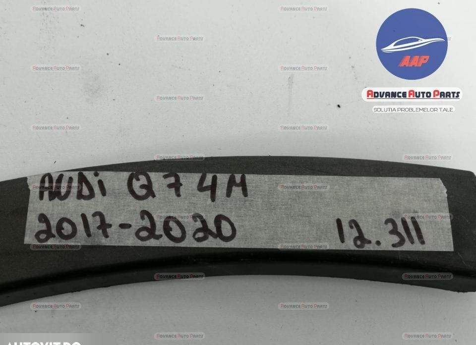 Ауди Ку7 / Audi Q7 Оригинален заден десен разширител на калника