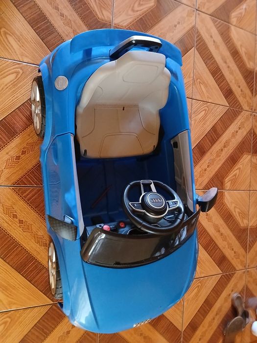 Mașinuța electrică