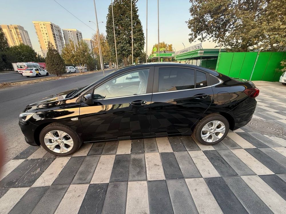 Onix Premier 2 Plus Turbo sotiladi yangi salonda 8 mln  bonusi bilan