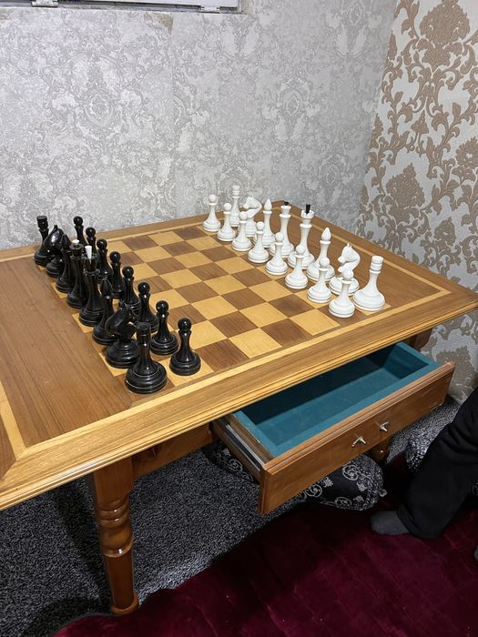 Shaxmat sto’l kamplekt.