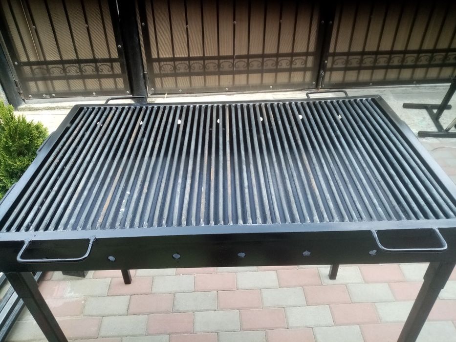 Grătar cu dimensiunea de 100 pe 60 cm