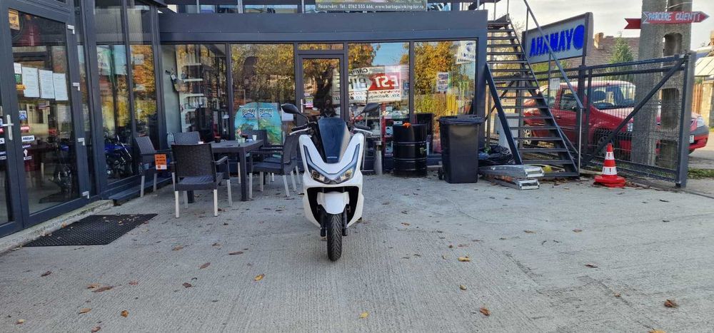 Honda PCX 125 model 2025 nou-se conduce cu B - livrare stoc EST BIKE
