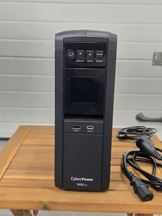 UPS CyberPower CP1600EPFCLCD - 1600VA / 1000W, Sinus Pur, ca nou
