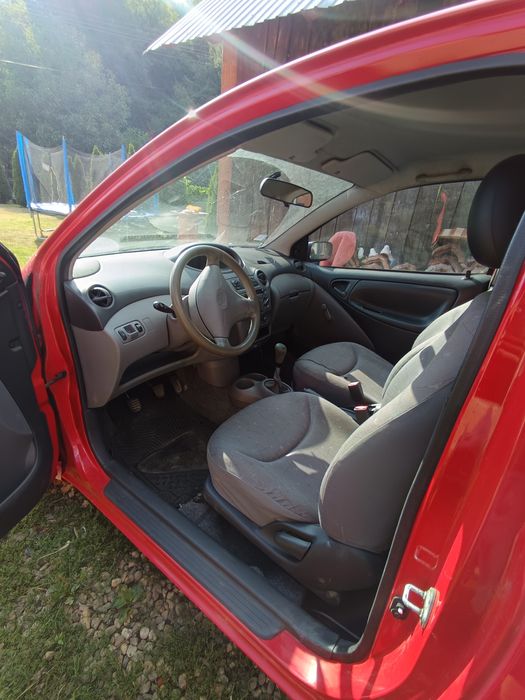Vând sau schimb Toyota Yaris
