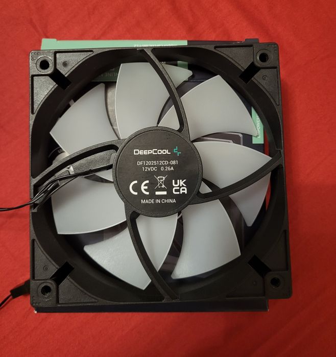 Vând 3 ventilatoare noi carcasă pc