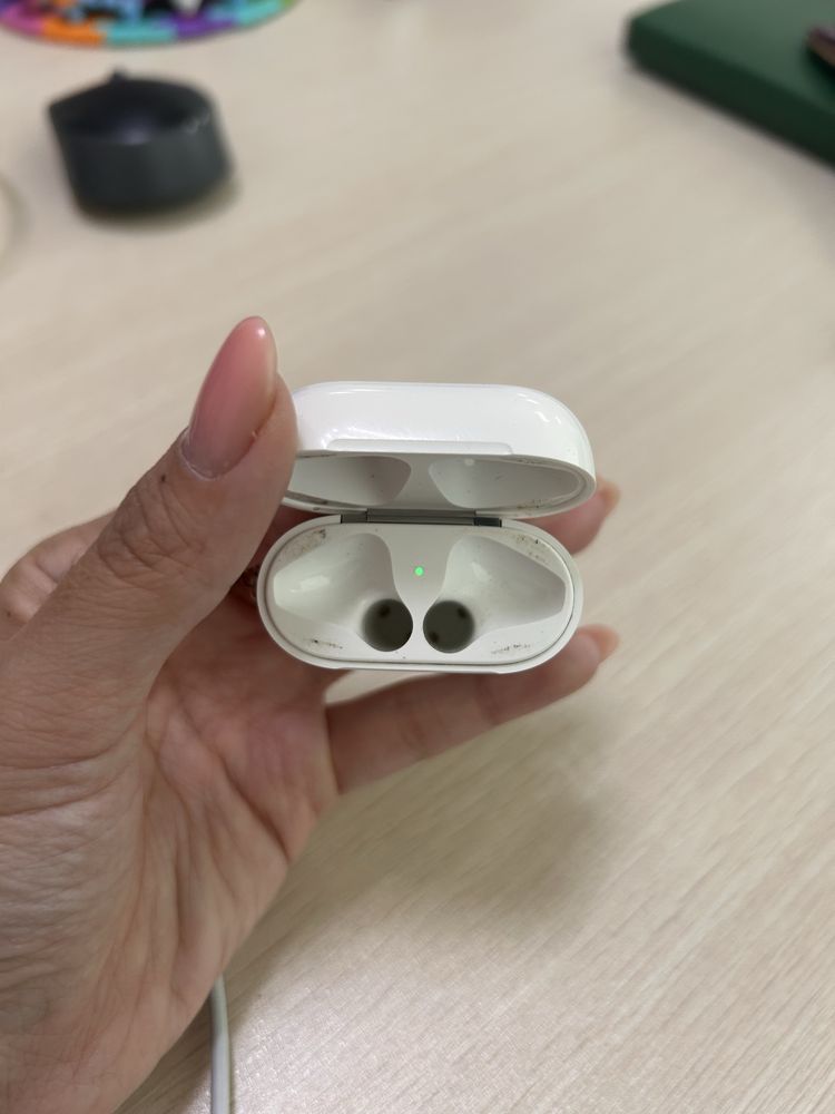 Продам кейс+1 правый наушник АirPods 2