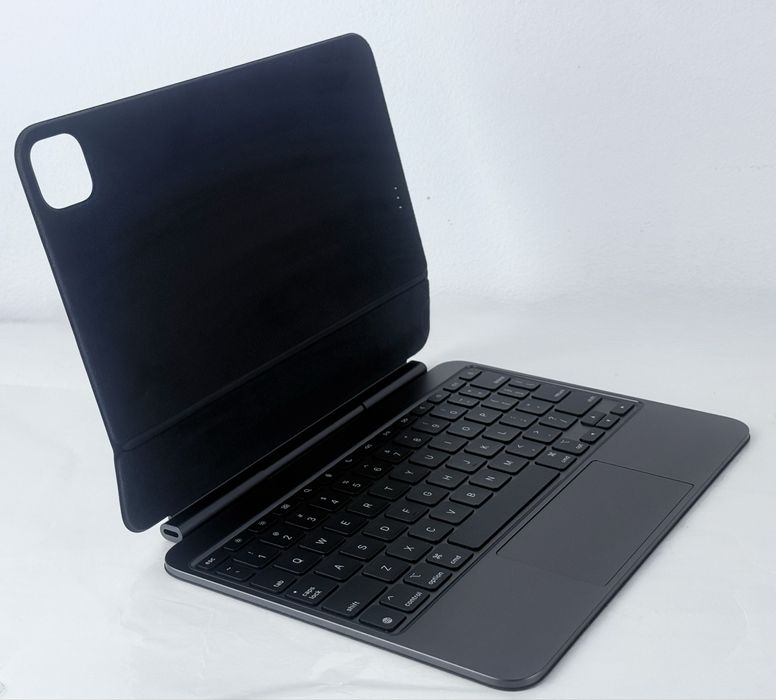 Клавиатура Magic Keyboard with TrackPad за iPad Pro 11" M4 A2975