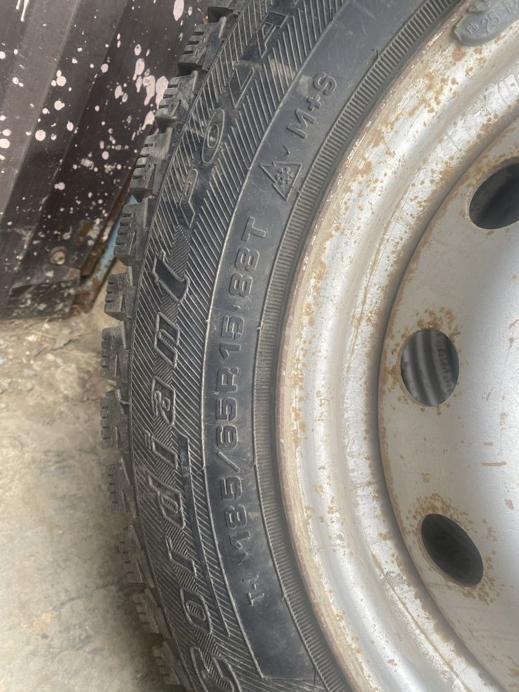 Продам шины с диском R15