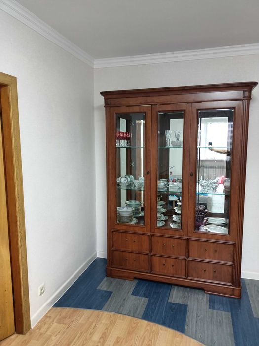 Сервант с 6 полками