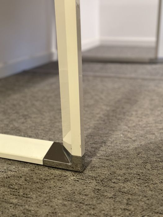 Birou modern pe cadru metalic