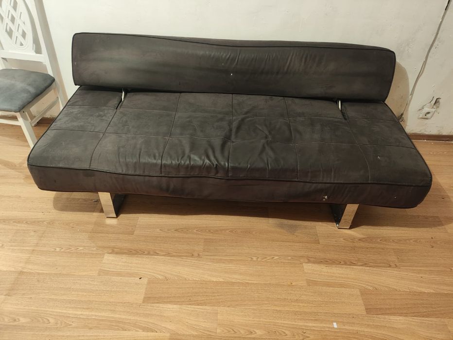 Срочно продам диван