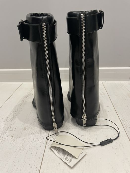 Нови ботуши Reserved