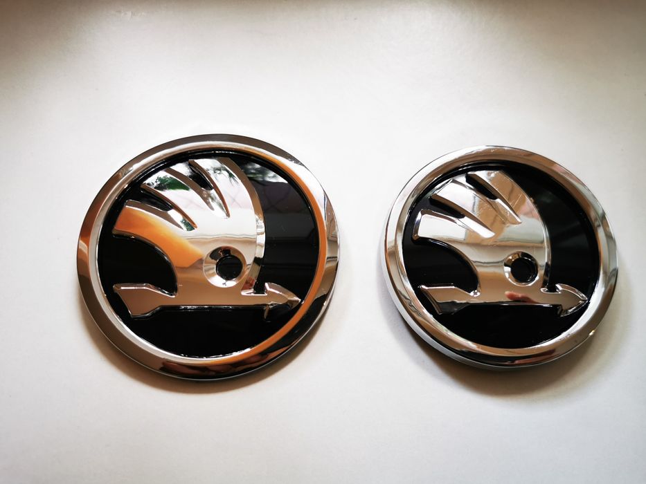 Set 2 embleme Logo Skoda Superb Octavia Rapid Capota Portbagaj 8/9cm