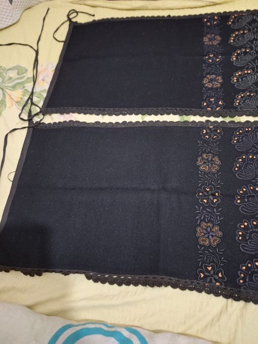 Vând  catrinte  naționale  perfect  întreținute de peste 70 ani