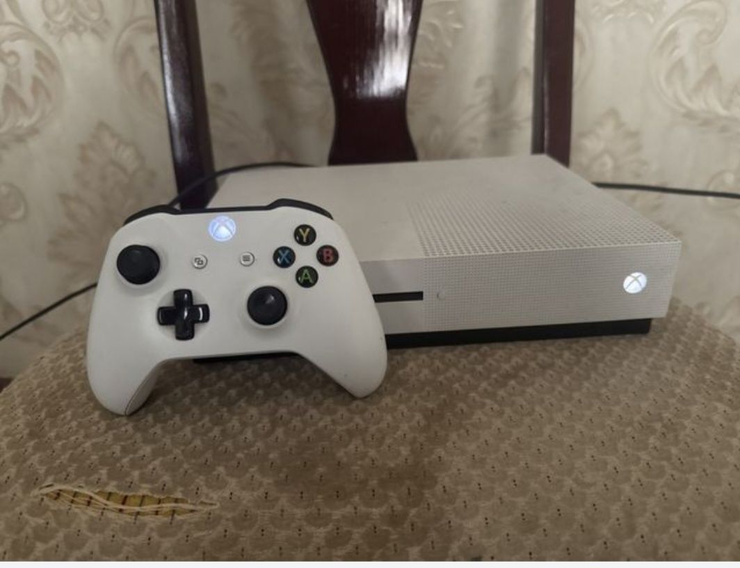 Xbox one s 1 TB,