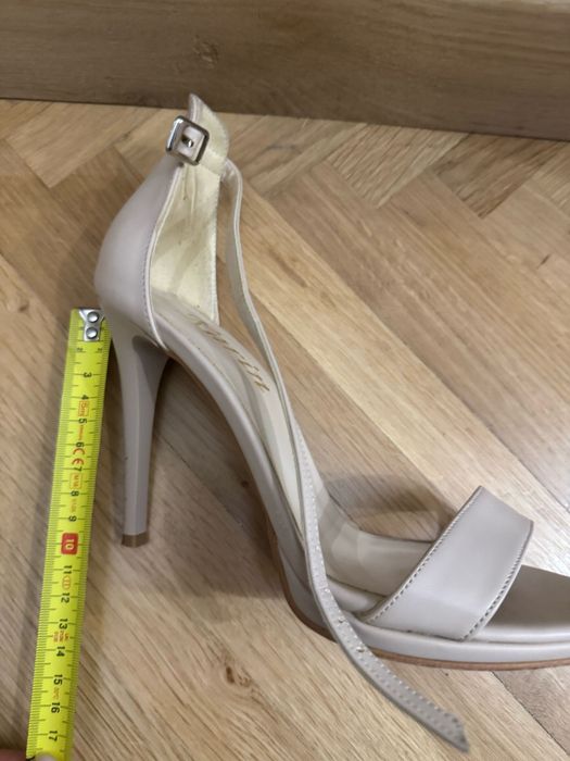 Sandale piele cu toc crem marime 38