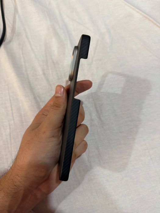 Pitaka chexol iPhone 16 pro max uchun