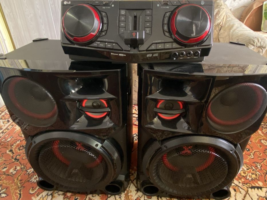 Музыкальный центр LG