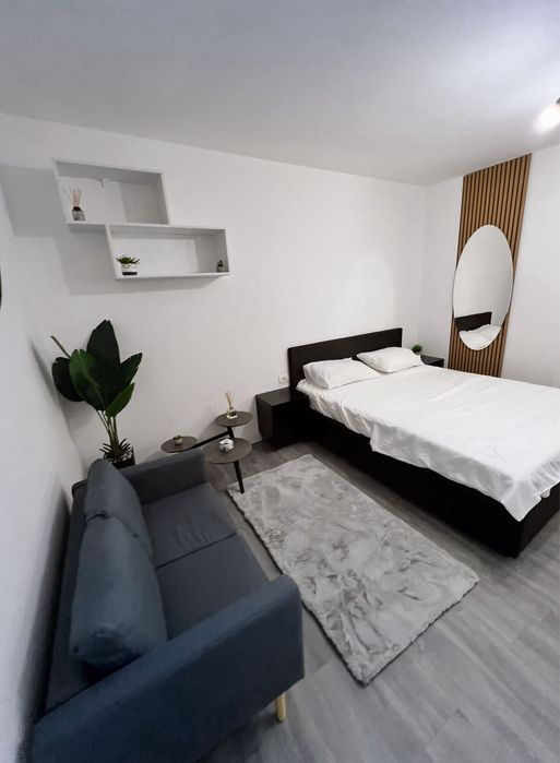 Închiriez garsonieră Plaza Mall