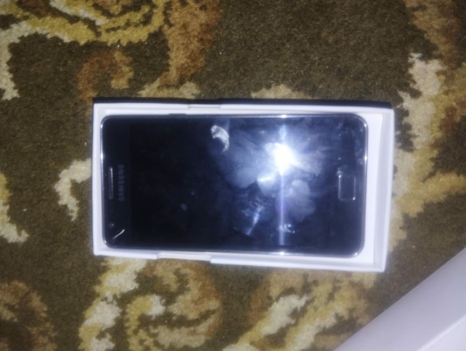 Самсунг Galaxy j6 с коробкой в идеальном состоянии.  Только не работае
