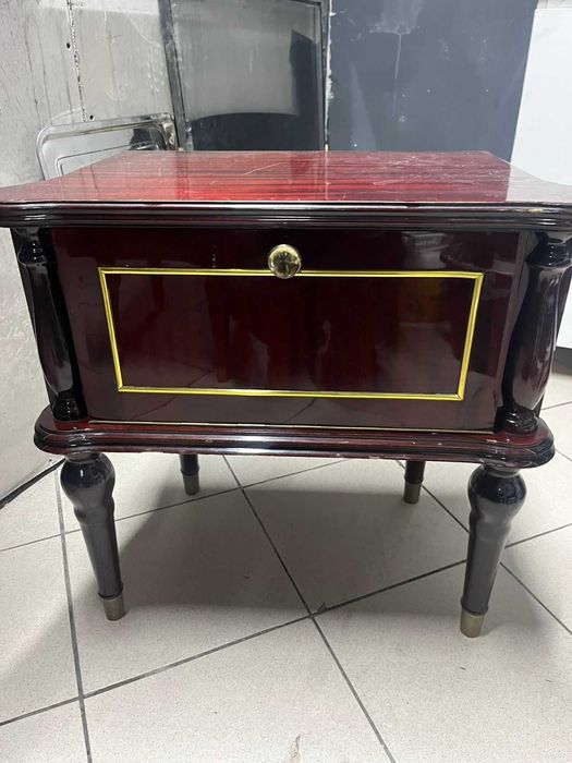 Комод, шкаф и стулья