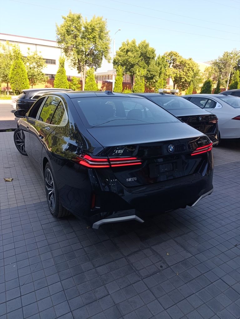 BMW I5 35 L M Sport 613km Темний синийга/ кора салон