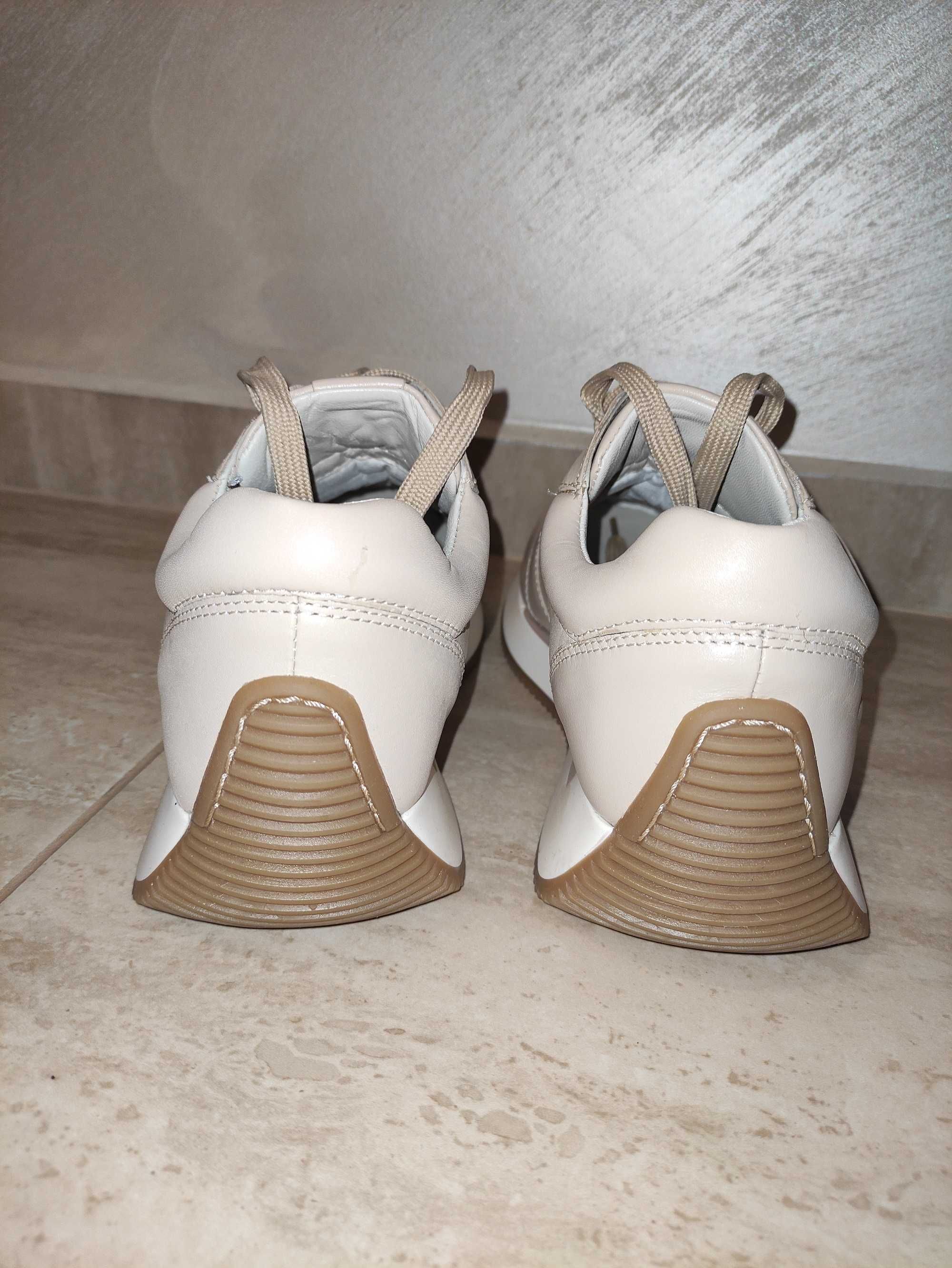 Дамски спортни обувки Gino Rossi