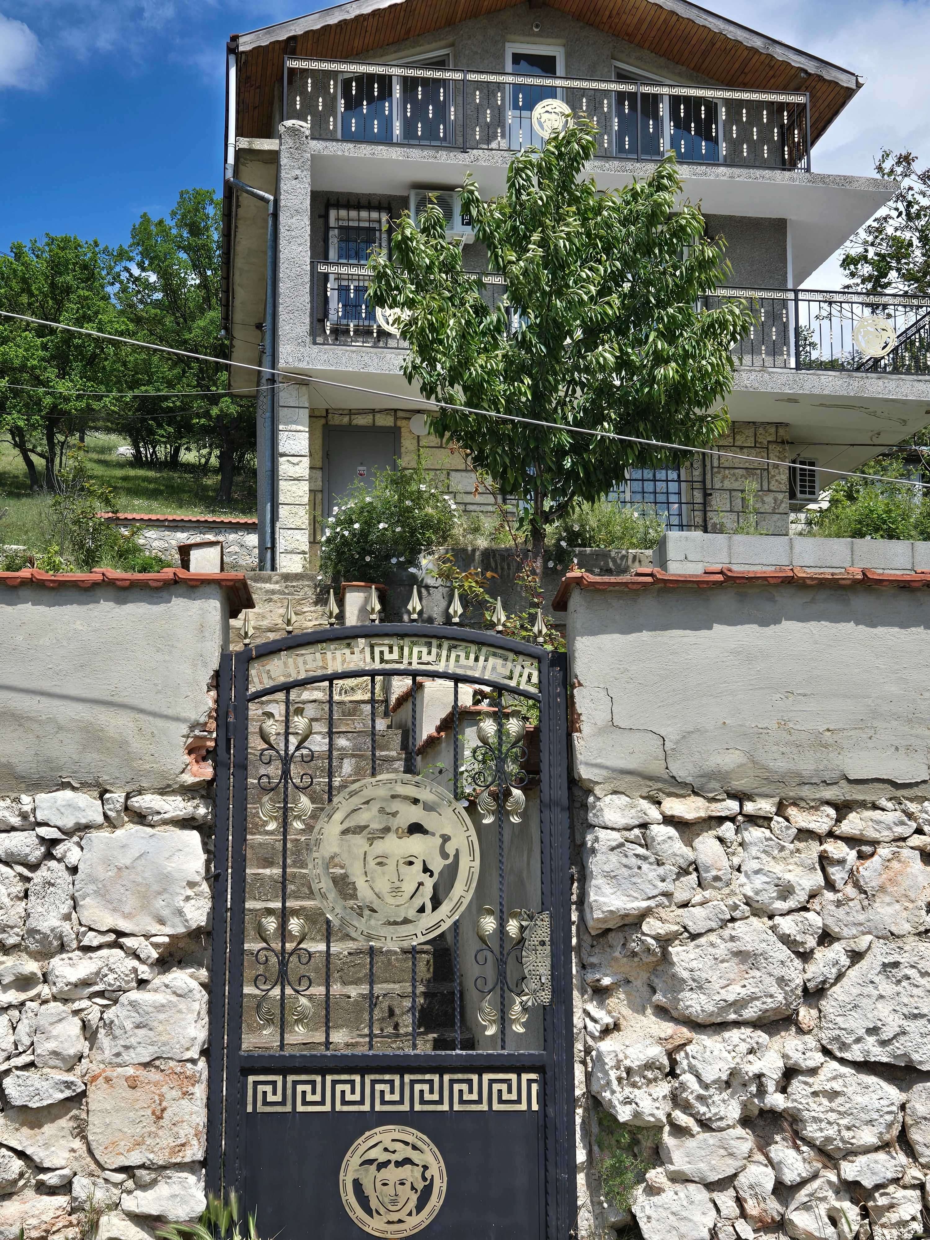 Продава къща-вила в с.Батово