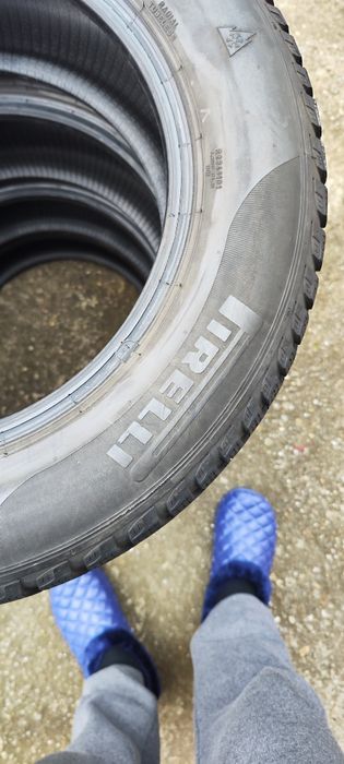 Vând 4 cauciucuri de iarnă Pirelli 195 65 R15