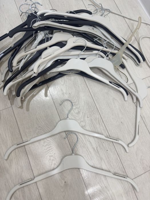 Продам плечки  пластиковые новый