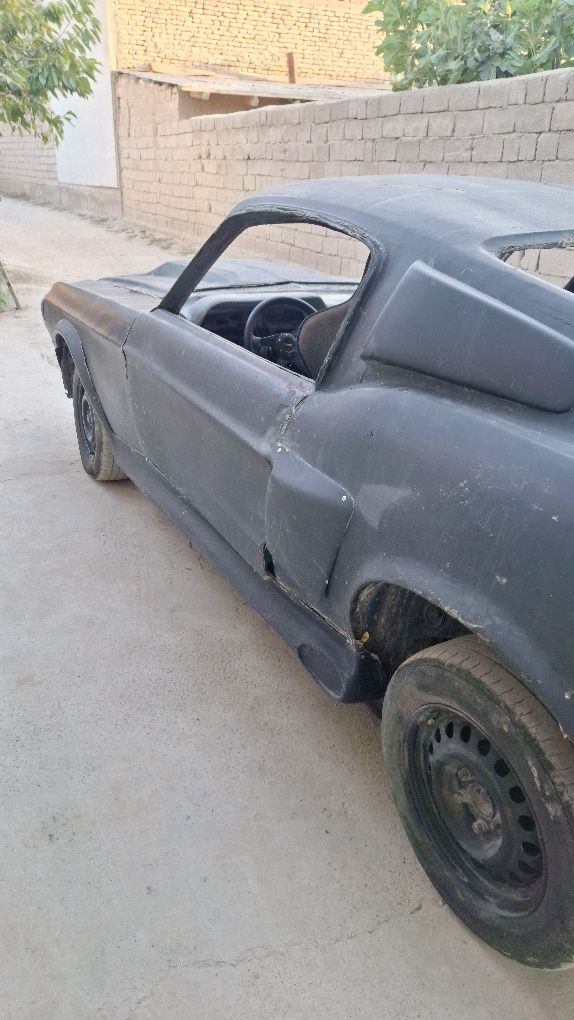 Mustang peredelenni iz Toyota crown
