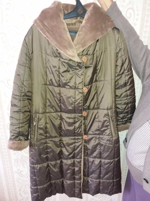 Куртку, стёганое пальто продам.