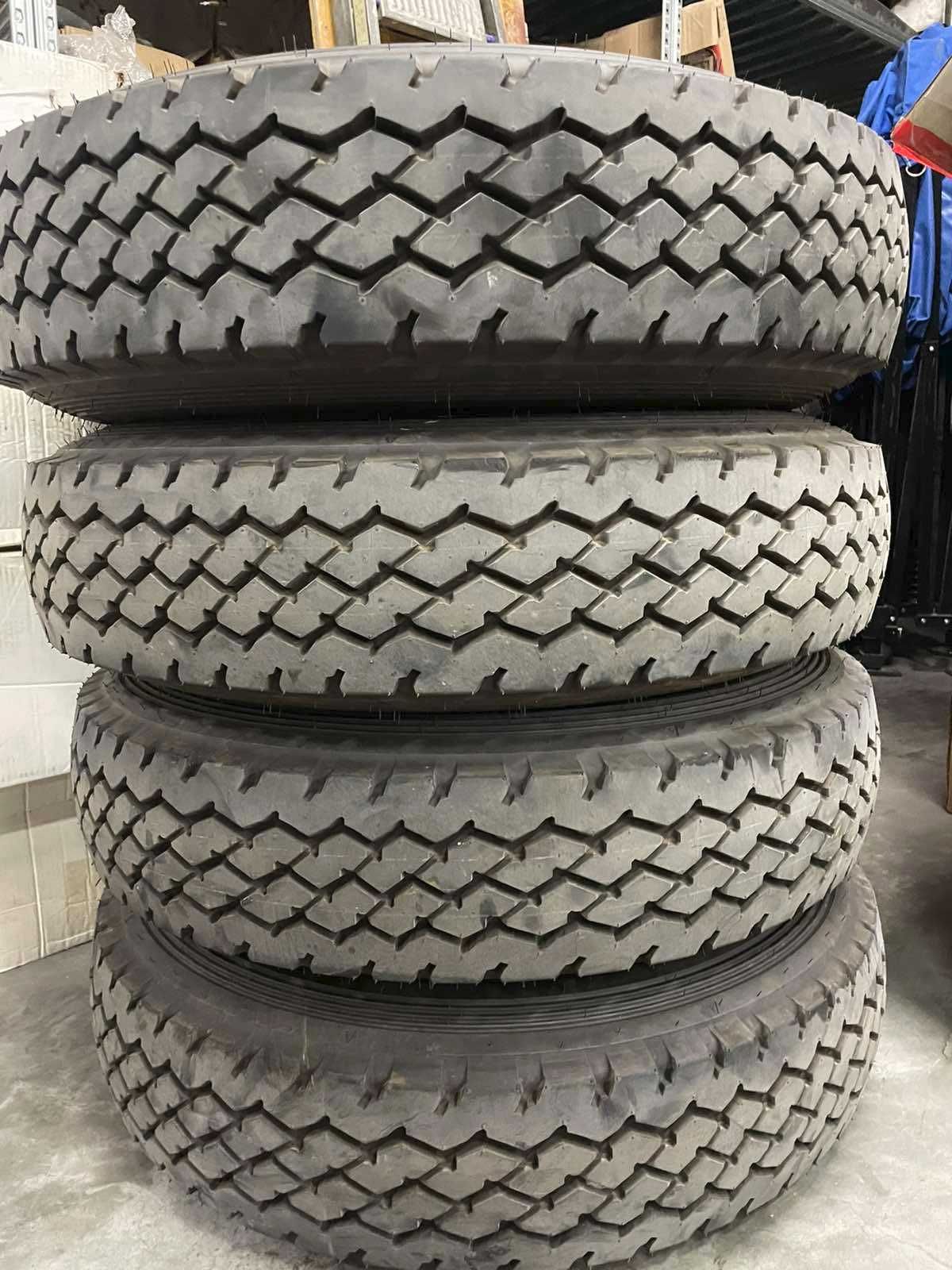 Джанти с гуми Dunlop R16 5x150 225/95
