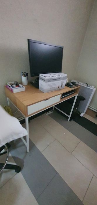 Birou jysk alb si lemn natur