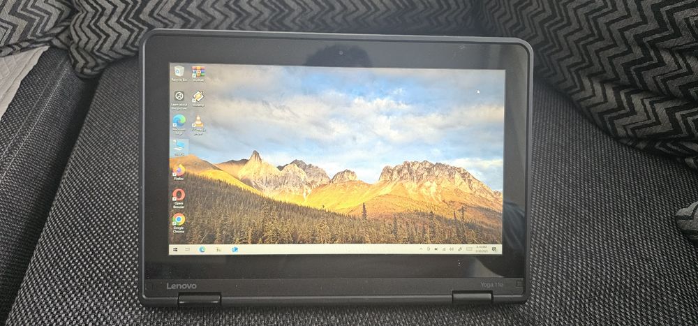 Laptop 2 in 1 Lenovo Yoga i5 cu touchscreen win 10 ssd Tester auto